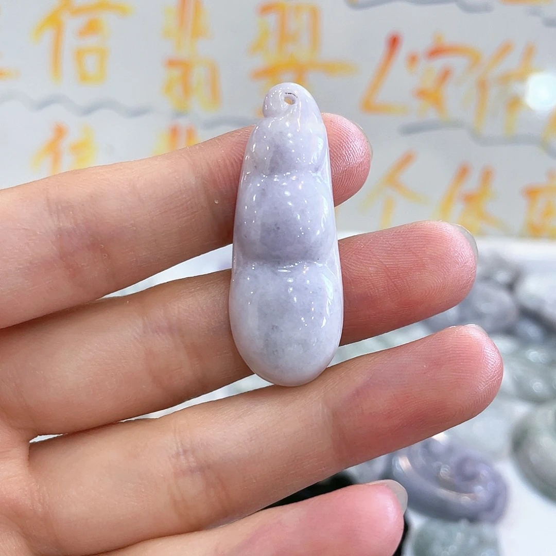 翡翠未镶嵌颈饰淡春色福豆