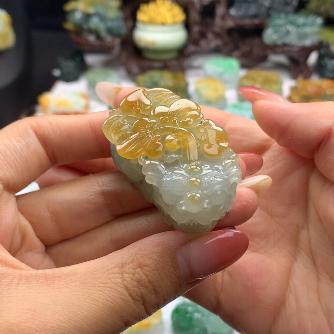 颈饰未镶嵌翡翠A21 高冰洒金含珠貔貅