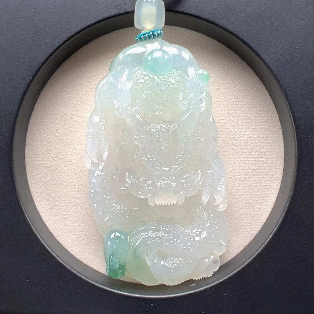 翡翠未镶嵌颈饰龙