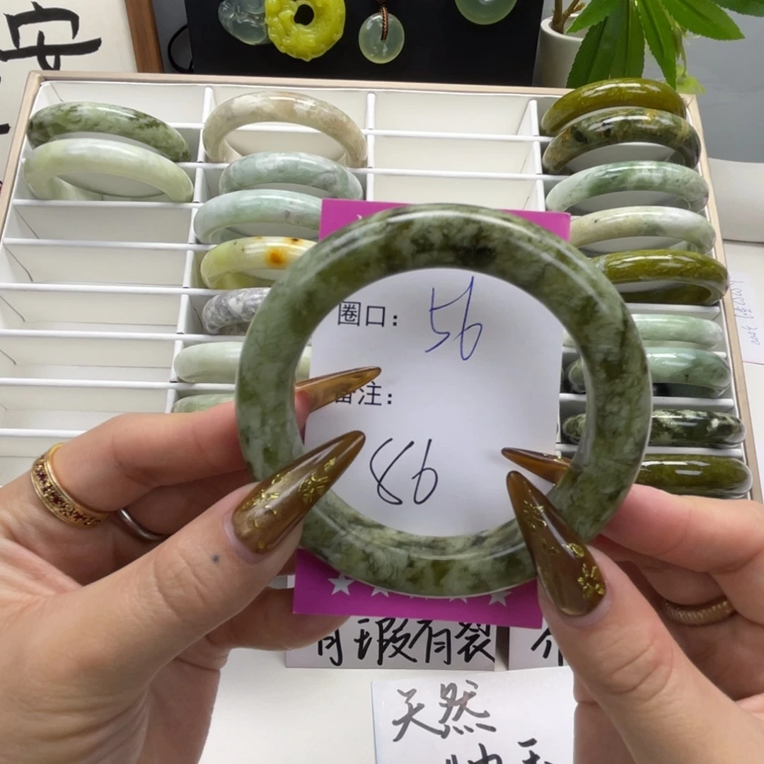 蘑****蛇纹石玉未镶嵌手镯