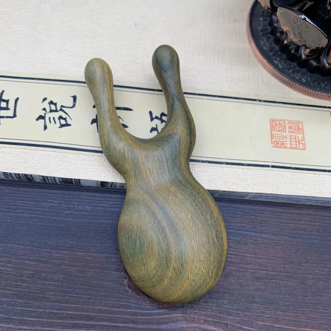 护眼绿檀青蛙鼻刮眼部按摩梳实木肩颈头疗家用宽齿梳(有树疤)