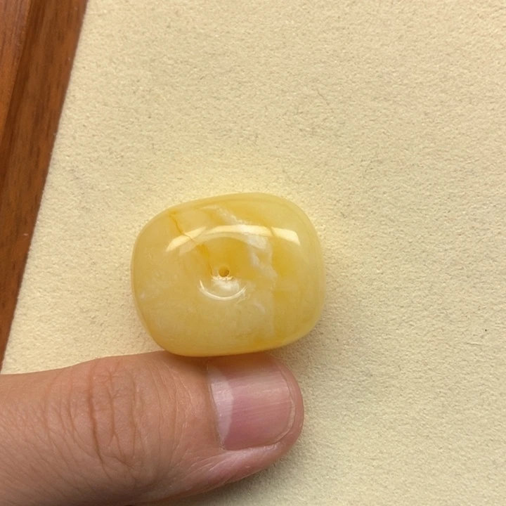 未镶嵌琥珀珠宝奇石