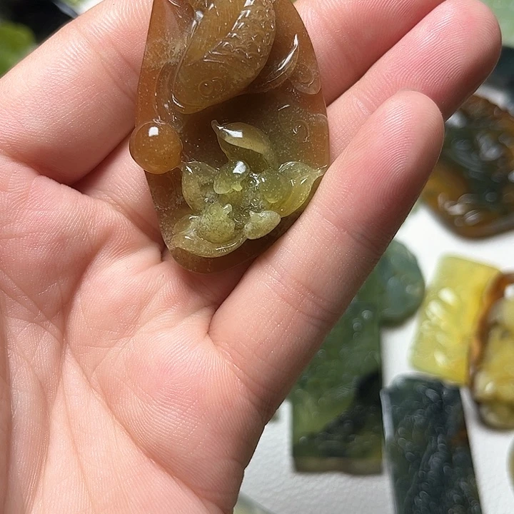 蛇纹石玉未镶嵌颈饰萍*