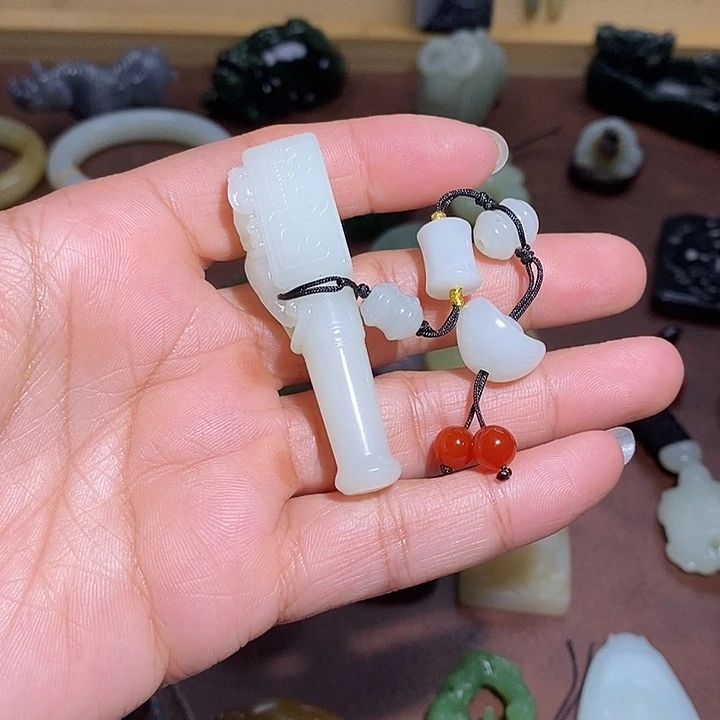 c***y和田玉未镶嵌颈饰