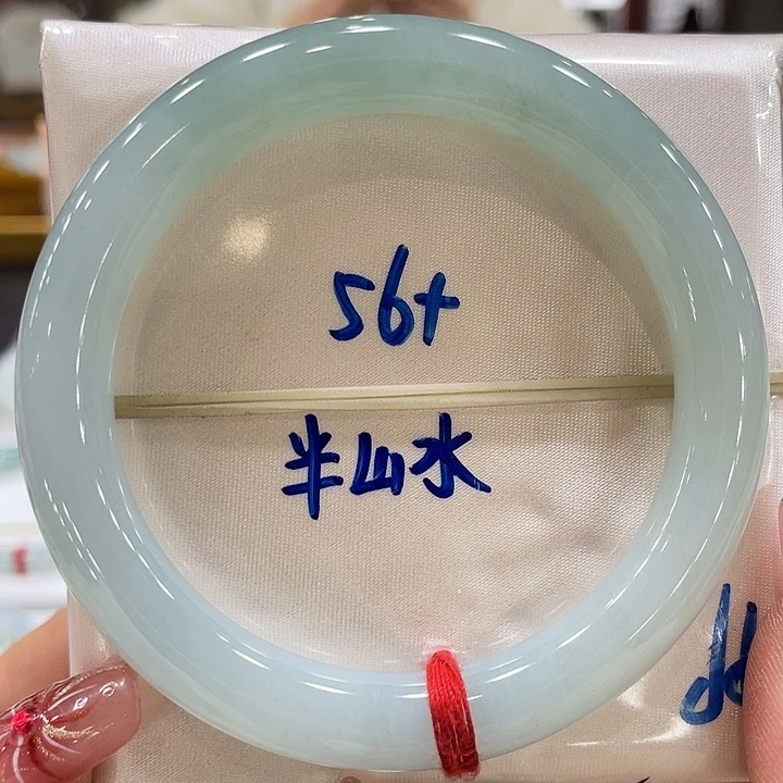 翡翠手镯未镶嵌翡翠手镯