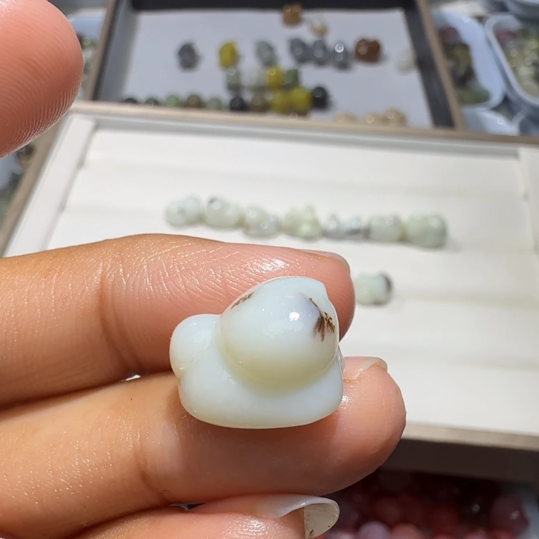 l***y和田玉未镶嵌珠宝奇石