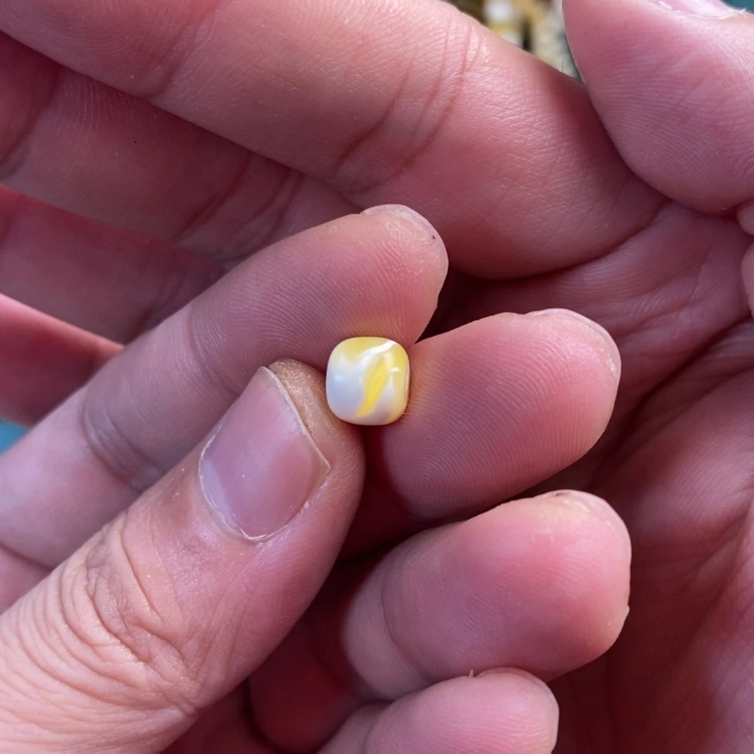 蜜蜡未镶嵌裸石8.5mm