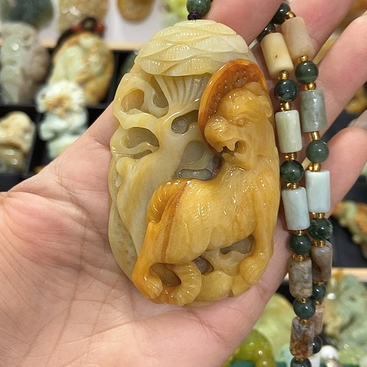 蛇纹石玉挂件未镶嵌