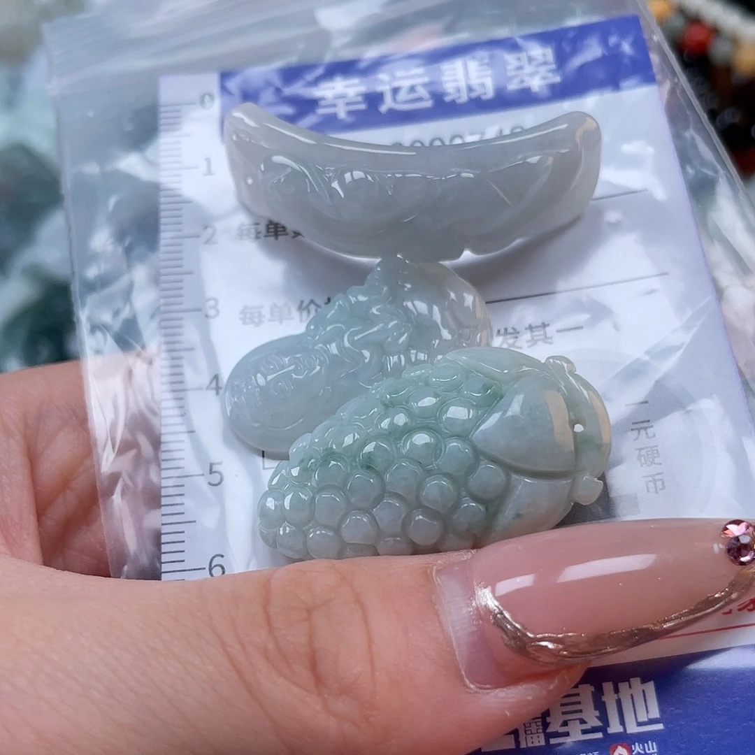 翡翠未镶嵌颈饰hhh