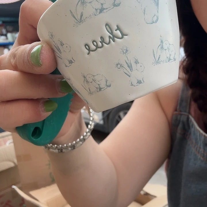 外贸尾单高温陶瓷微瑕兔子量杯