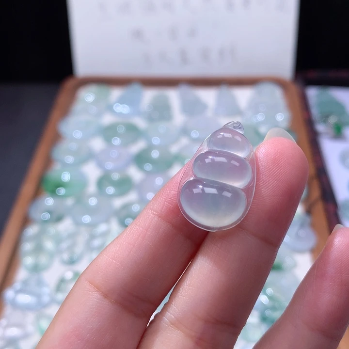 颈饰未镶嵌翡翠冰种福豆