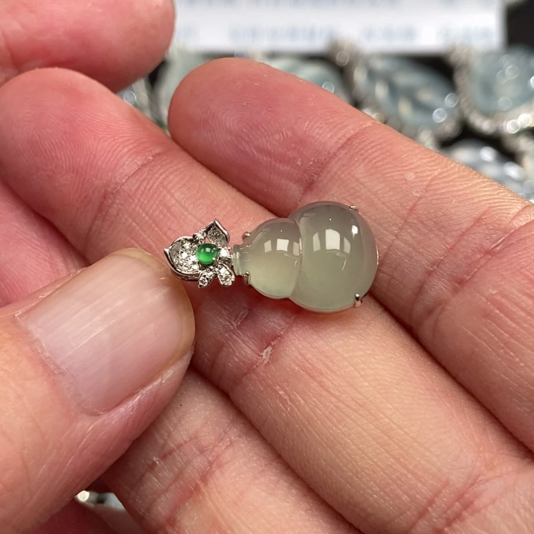 吊坠(不含链)18K金镶嵌翡翠葫芦