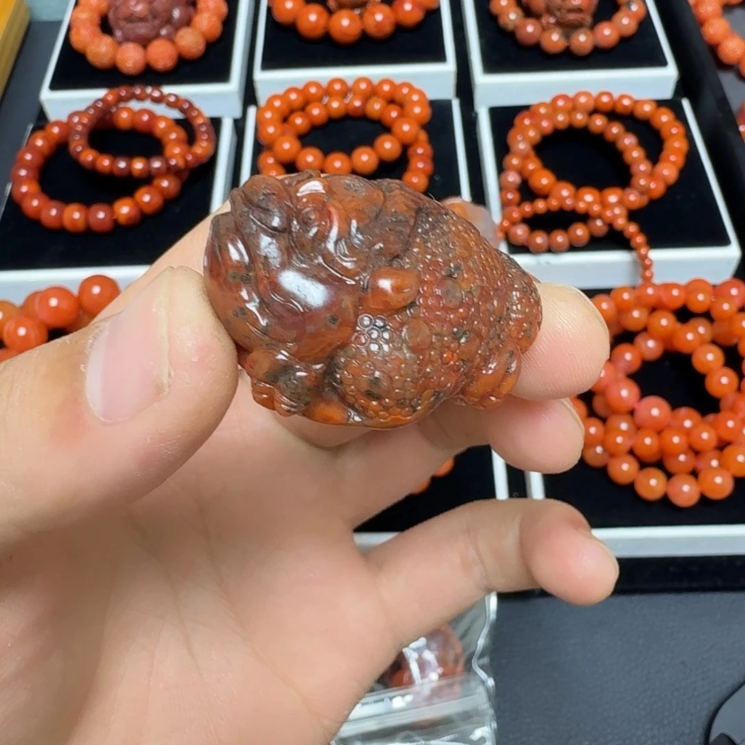 南红玛瑙未镶嵌川料瓦西黑洞包浆金蟾34g