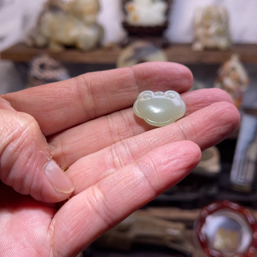 和田玉挂件未镶嵌黑*