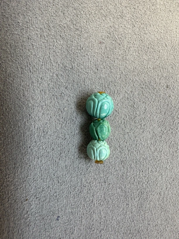 原矿绿松石莲花珠6-7m有瑕