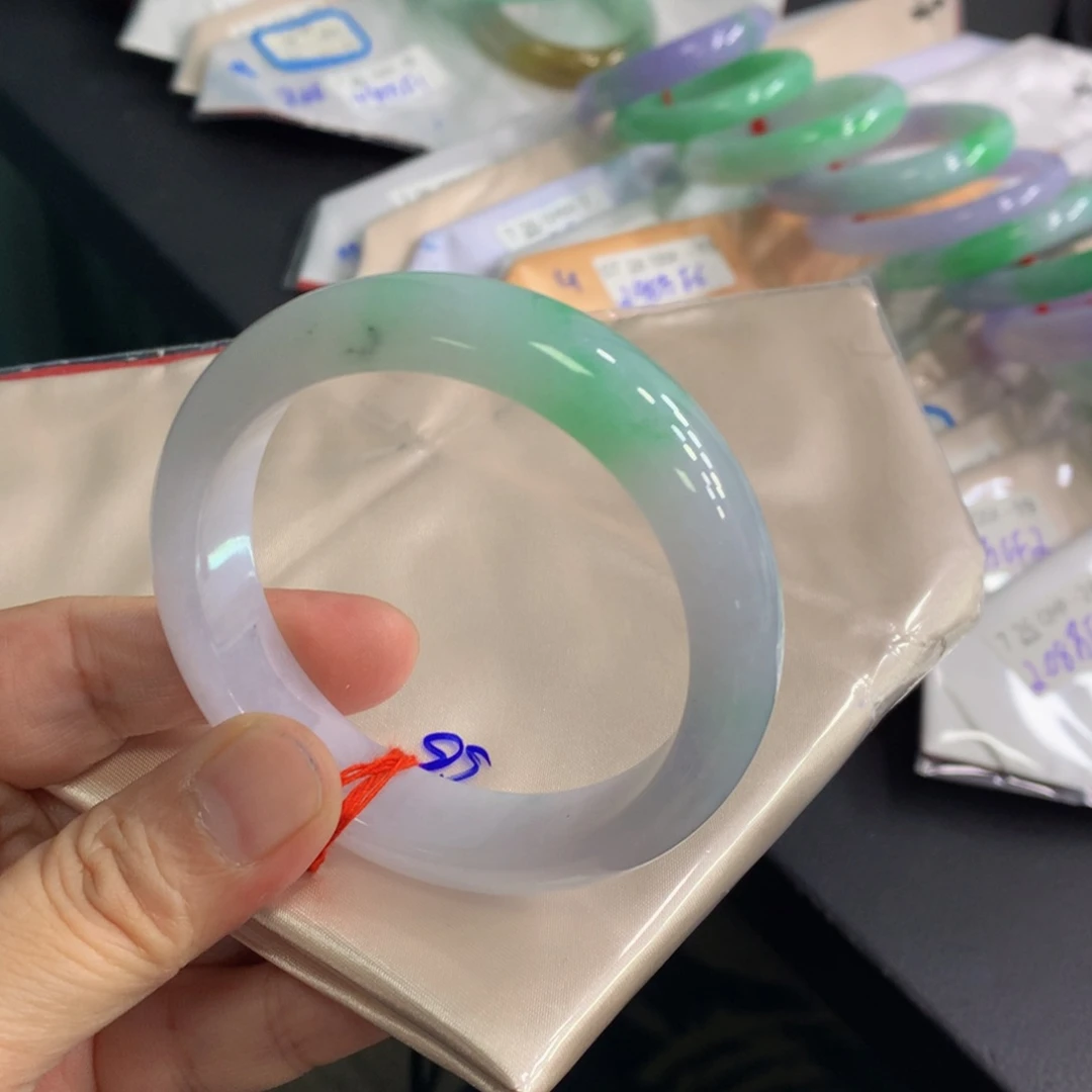 翡翠手镯未镶嵌55圈口