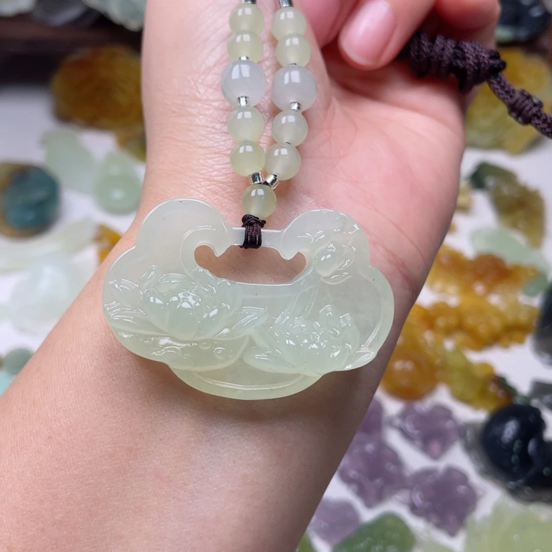 蛇纹石玉颈饰未镶嵌