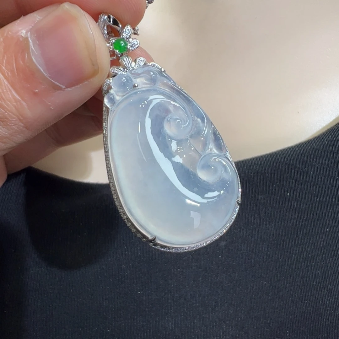 翡翠吊坠(不含链)18K金镶嵌