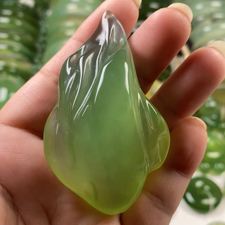 未镶嵌蛇纹石玉颈饰