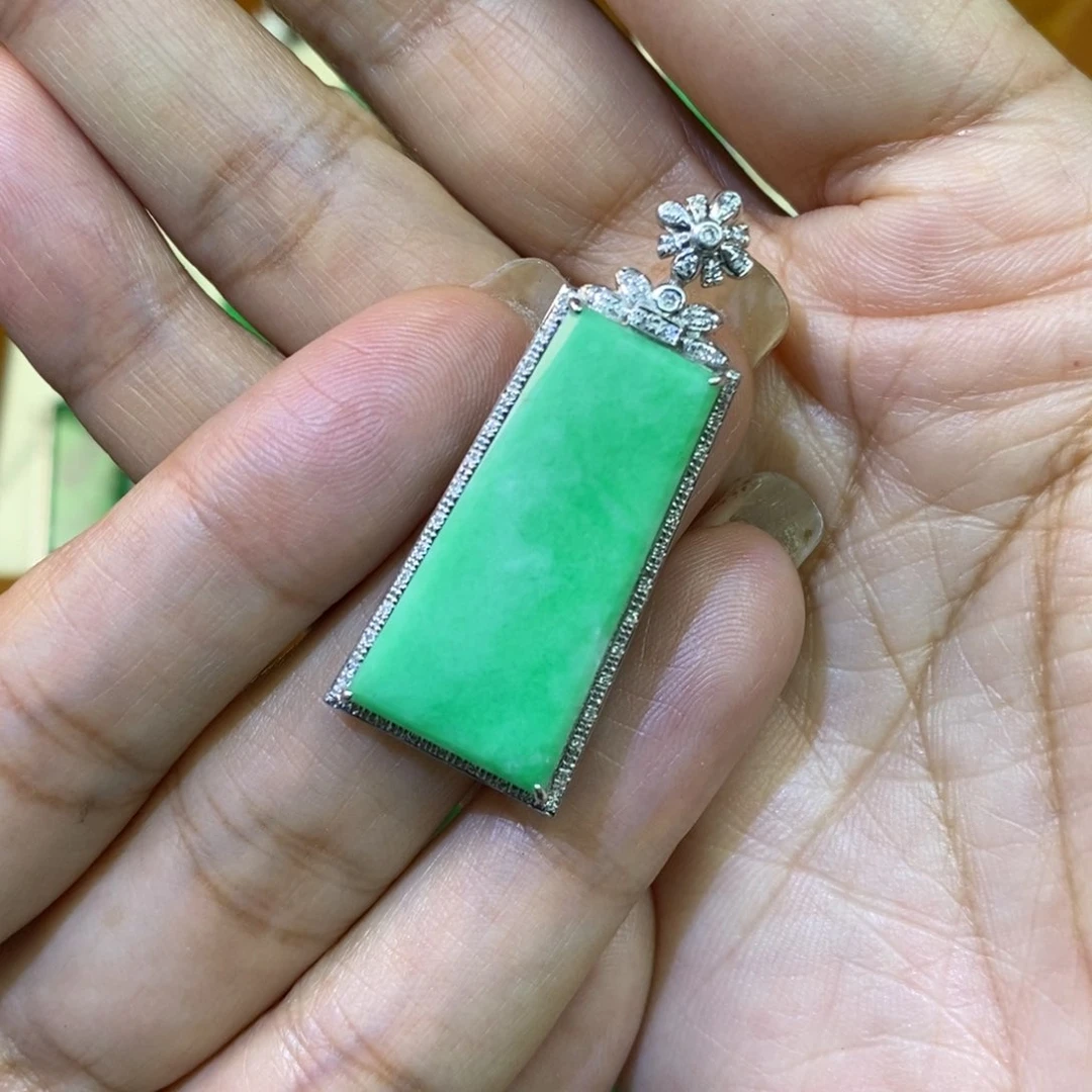 翡翠吊坠(不含链)18K金镶嵌吊坠