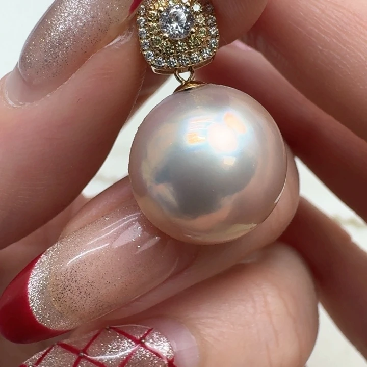 拼合珍珠（马贝珠）颈饰18K金镶嵌