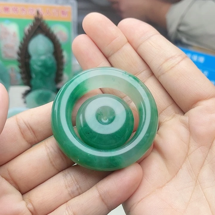 未镶嵌定制石英质玉（非洲翠）逍**在