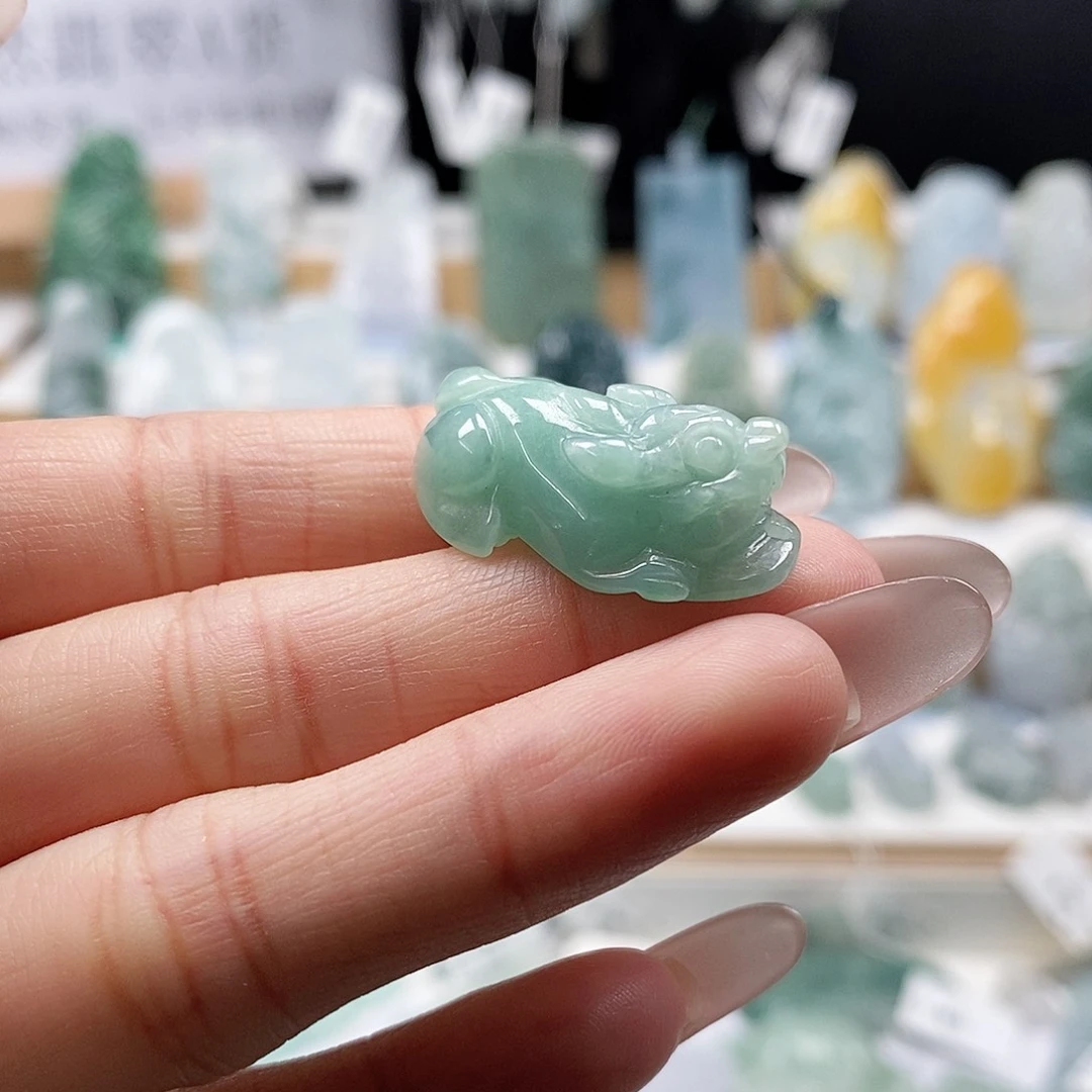 翡翠未镶嵌颈饰11