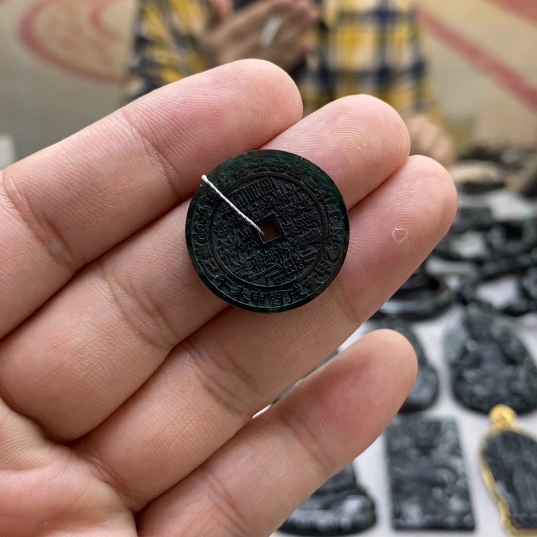 翡翠未镶嵌颈饰吊坠