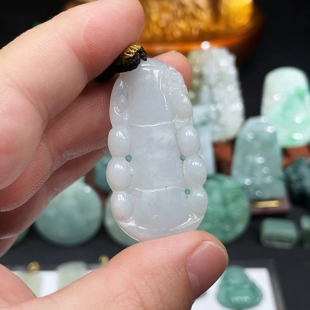 翡翠未镶嵌颈饰竹节