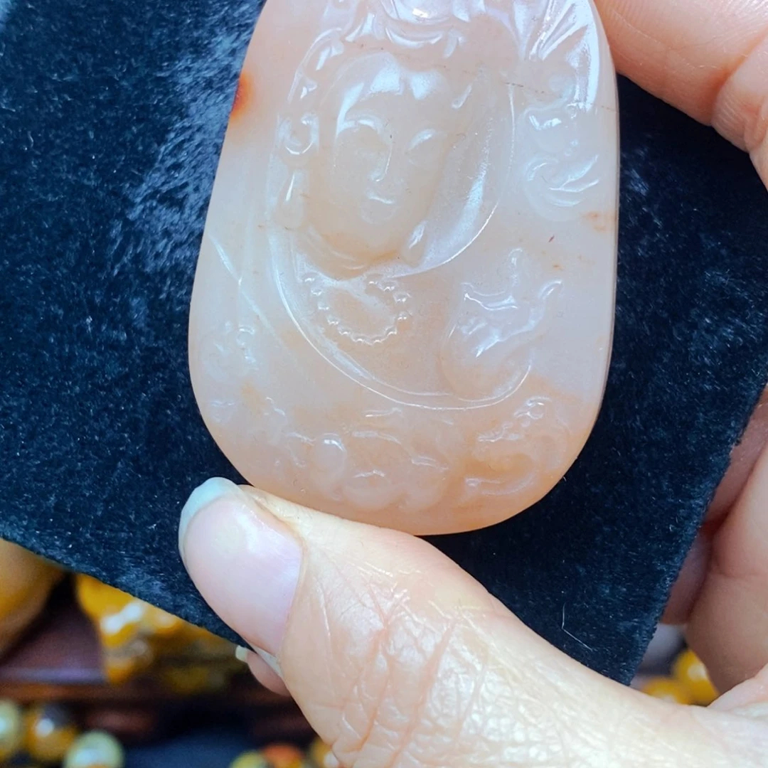 未镶嵌石英质玉（黄龙玉）颈饰