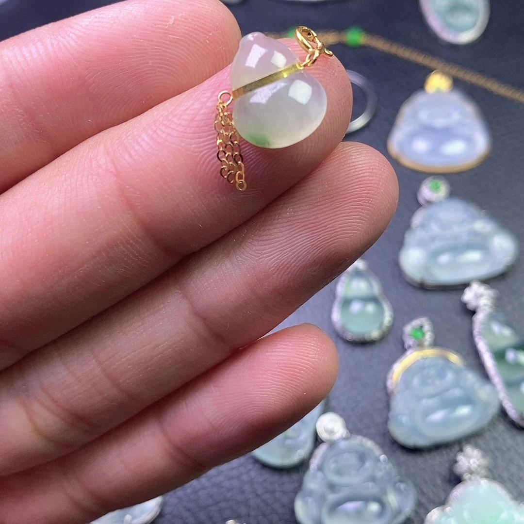 颈饰18K金镶嵌翡翠