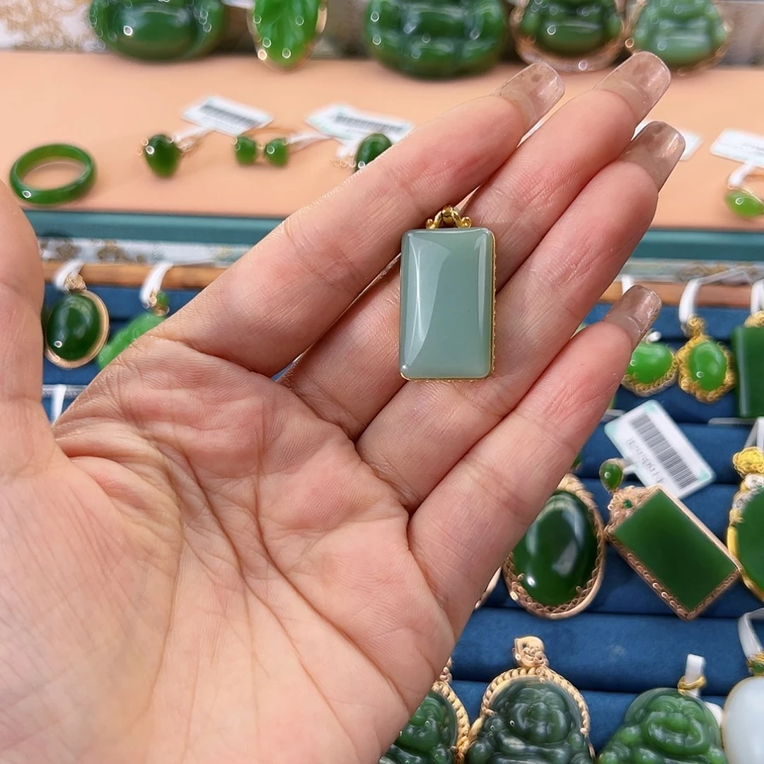 和田玉（碧玉）18K金镶嵌颈饰