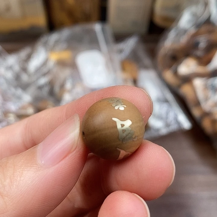 檀香木其他六字真言掐银15mm