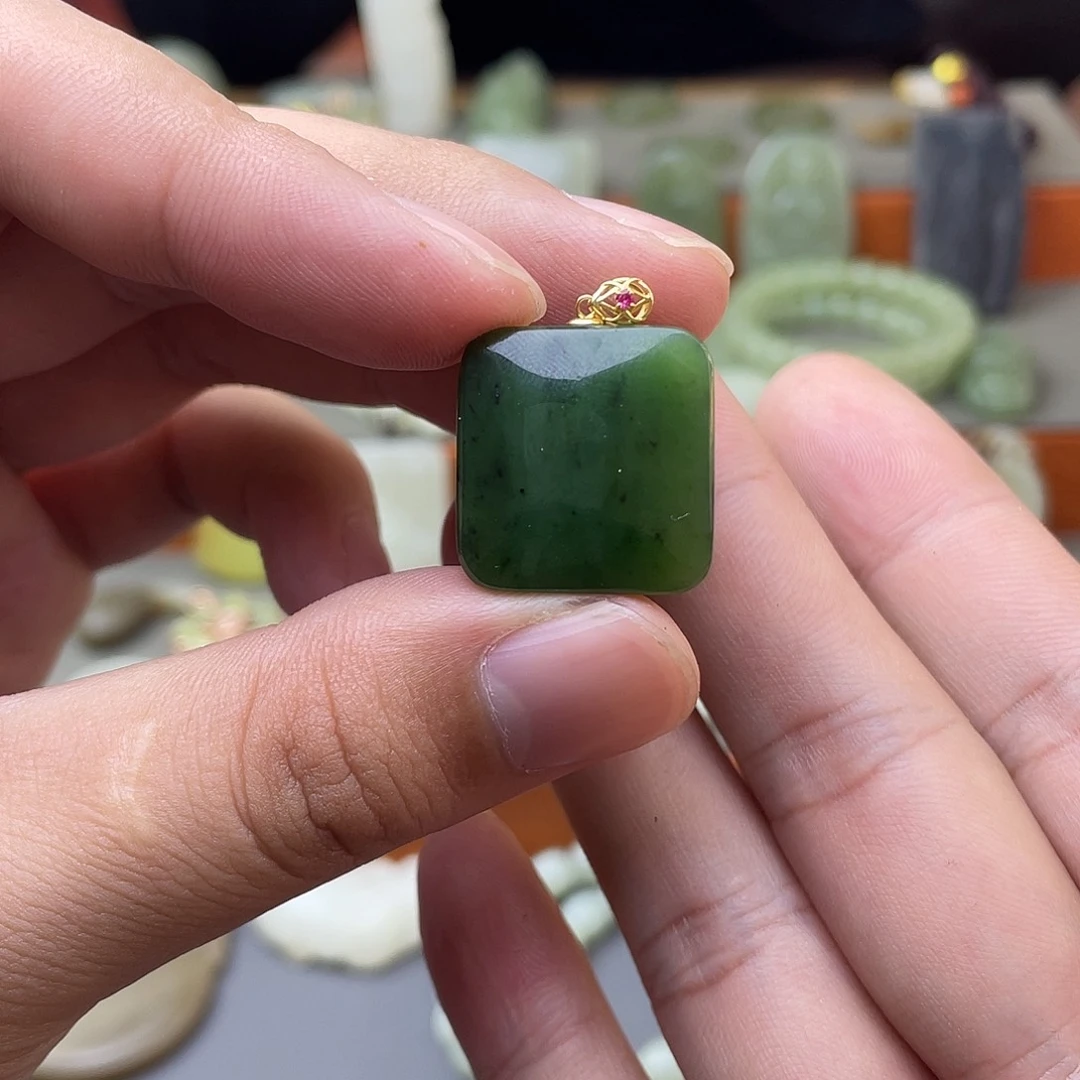 和田玉18K金镶嵌颈饰