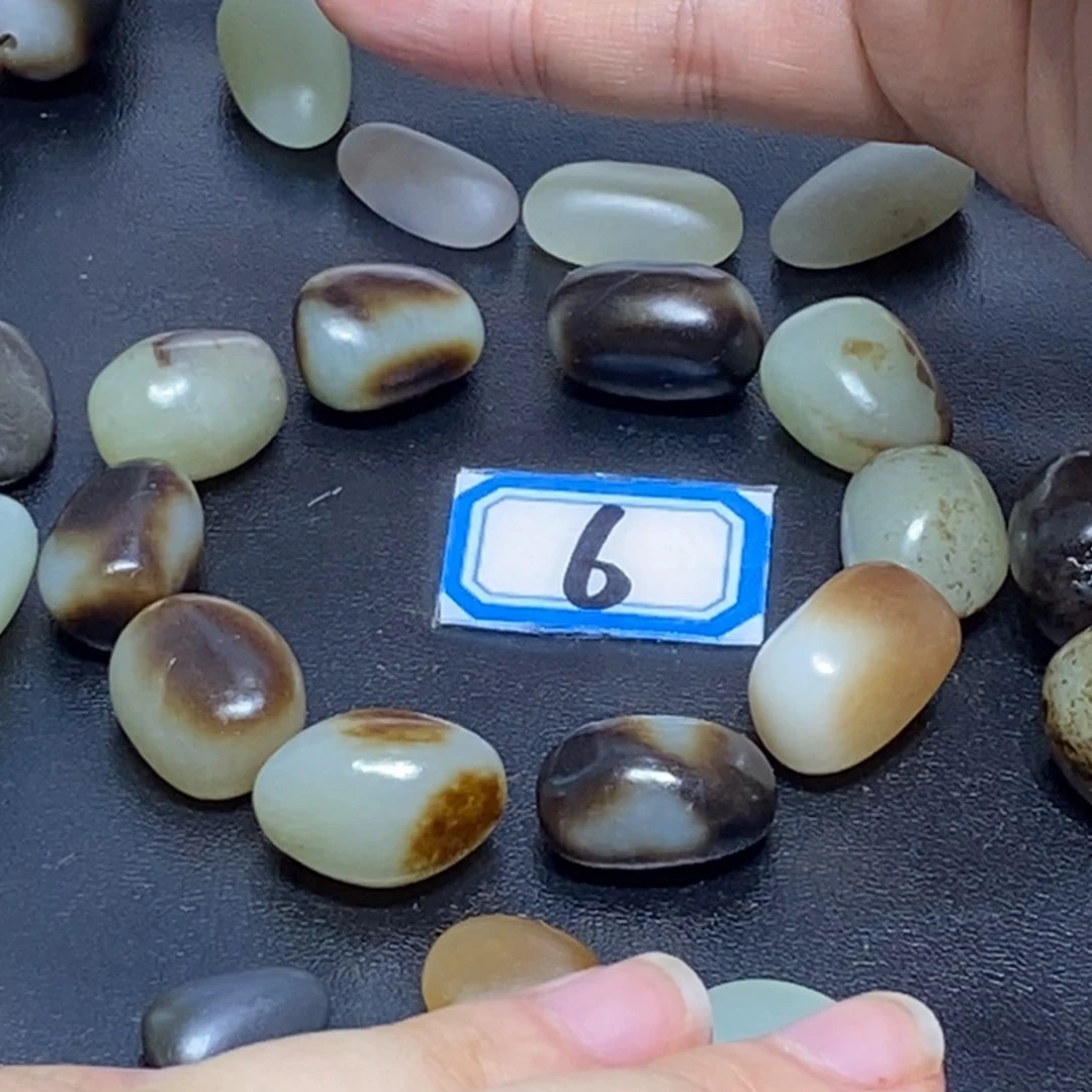 心***成和田玉未镶嵌颈饰