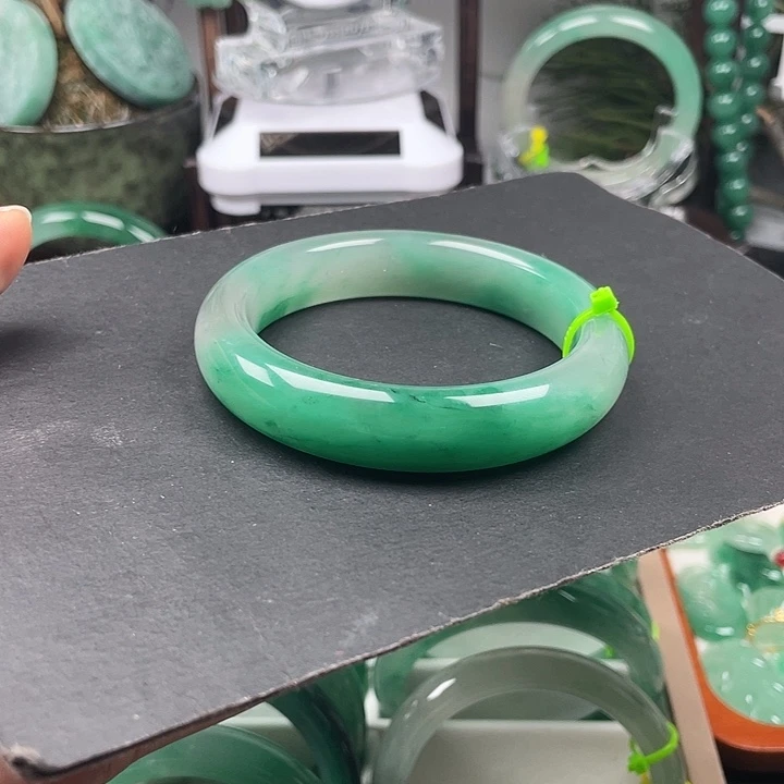 未镶嵌手镯石英质玉