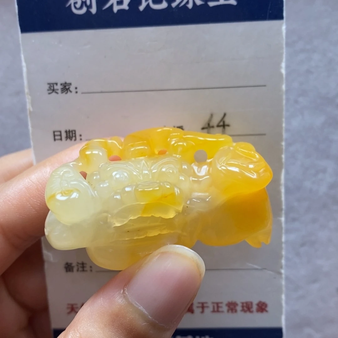 石英质玉（黄龙玉）未镶嵌颈饰