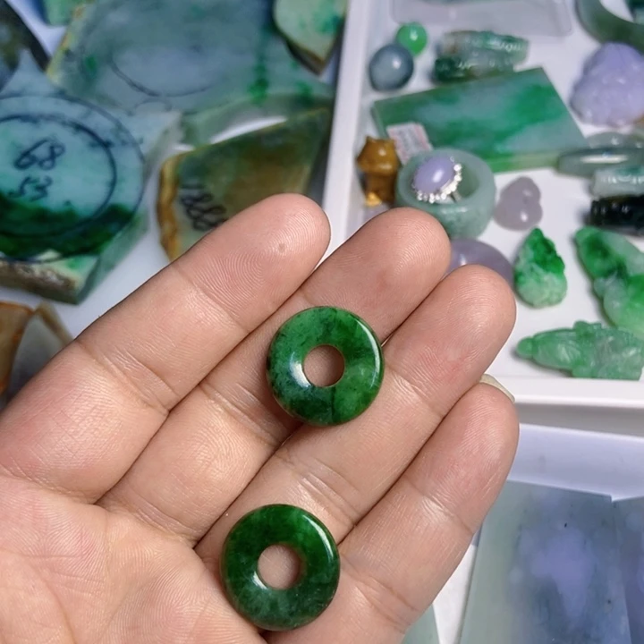 金***鹰翡翠散珠天然翡翠A货挂件