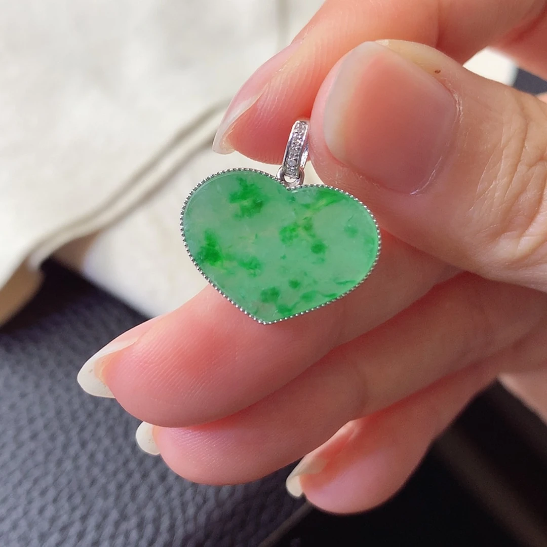 【闪购商品】吊坠(赠链)18K金镶嵌翡翠