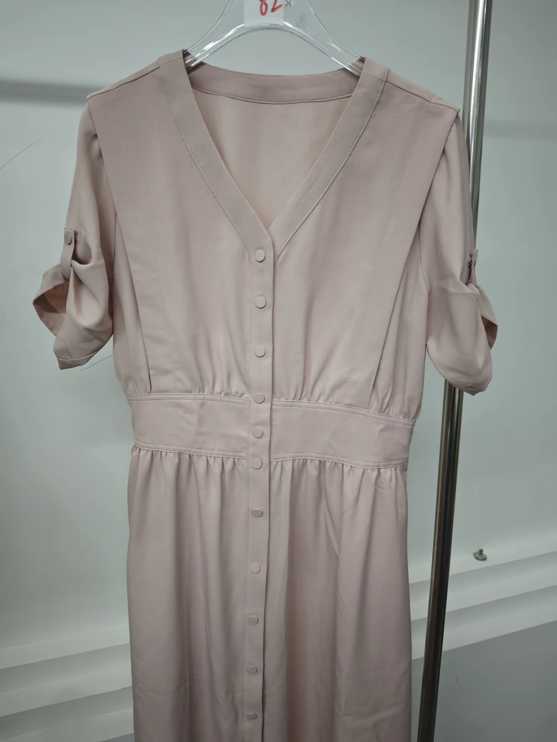 2025新款常规夏季V领连衣裙收腰气质休闲初恋风82403U008