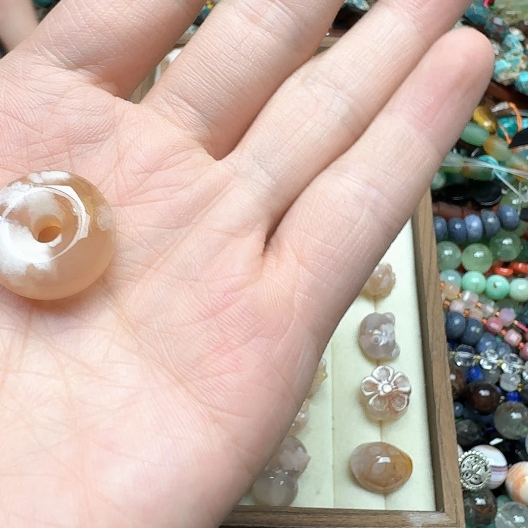 洛***洛玛瑙/玉髓未镶嵌珠宝半成品一个樱花