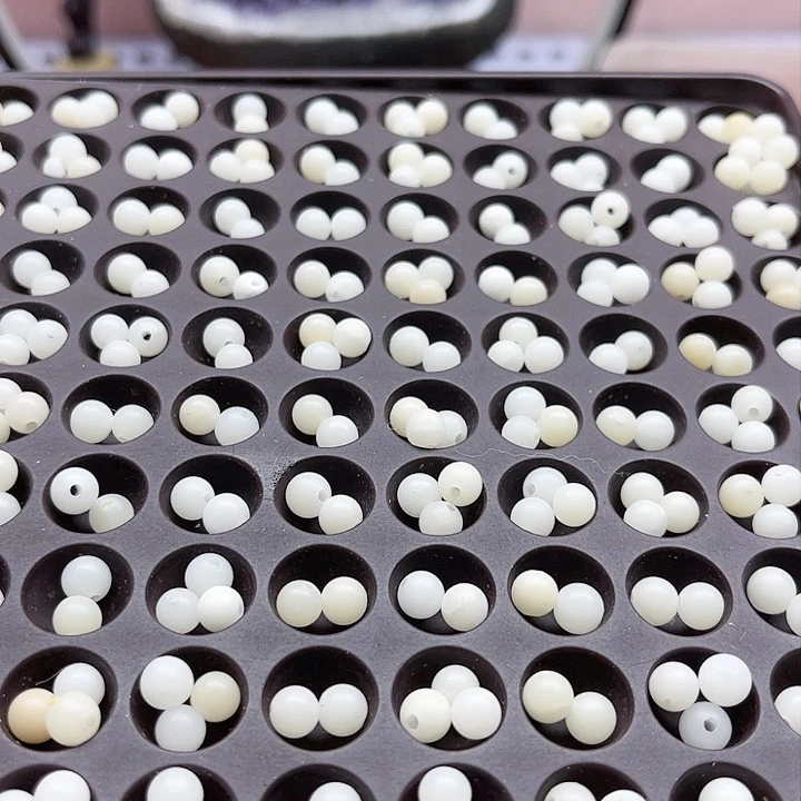 白玉菩提吊坠微瑕6白玉圆一托盘