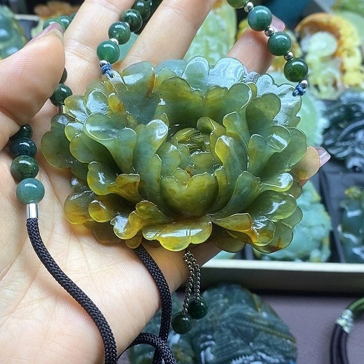 蛇纹石玉未镶嵌挂件路**间