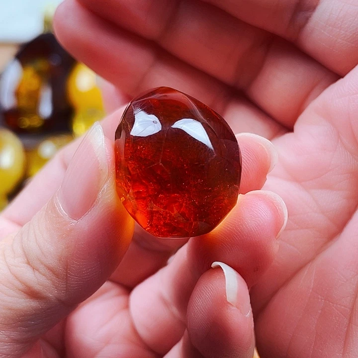 琥珀未镶嵌裸石吊坠