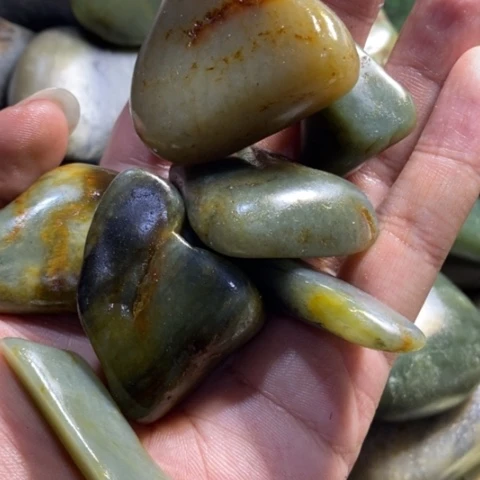 未镶嵌和田玉（糖玉）挂件