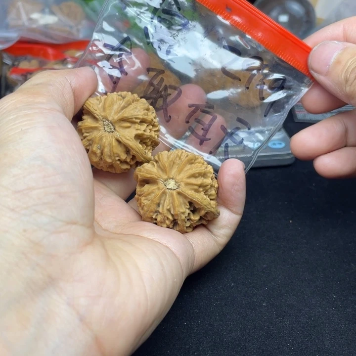 文玩核桃把件夺***。宫灯