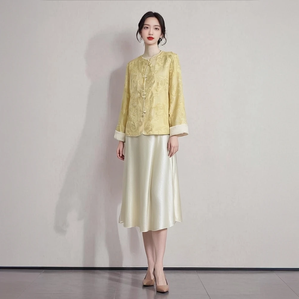 新中式国风重工刺绣外套秋冬2025年新款百搭高级感奶黄翻边上衣