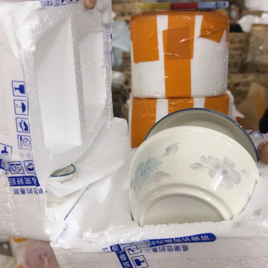 瓷正品花碗两个勺子两个