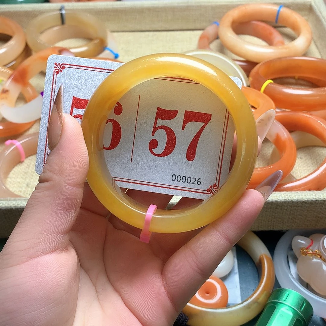 未镶嵌石英质玉（黄龙玉）手镯