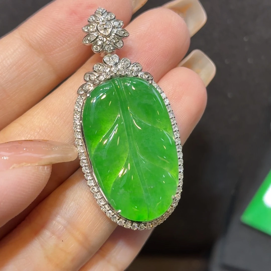 翡翠18K金镶嵌颈饰天然缅甸翡翠